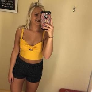 Meet your Posher, Andrea